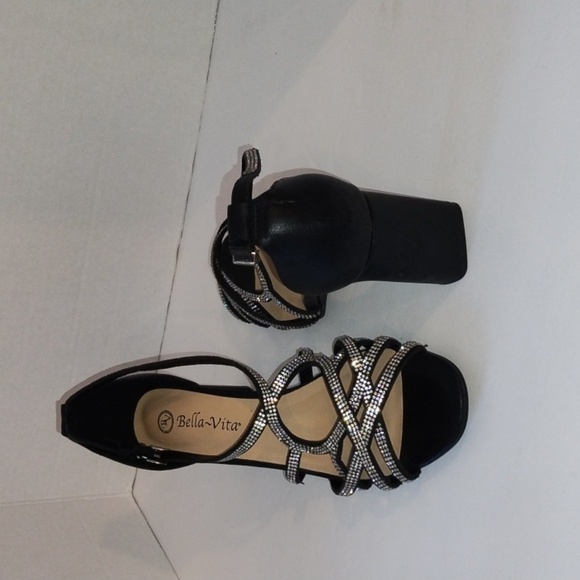Bella Vita Aliette black rhinestone  strappy Sandal   Size: 8 WW - Picture 2 of 6
